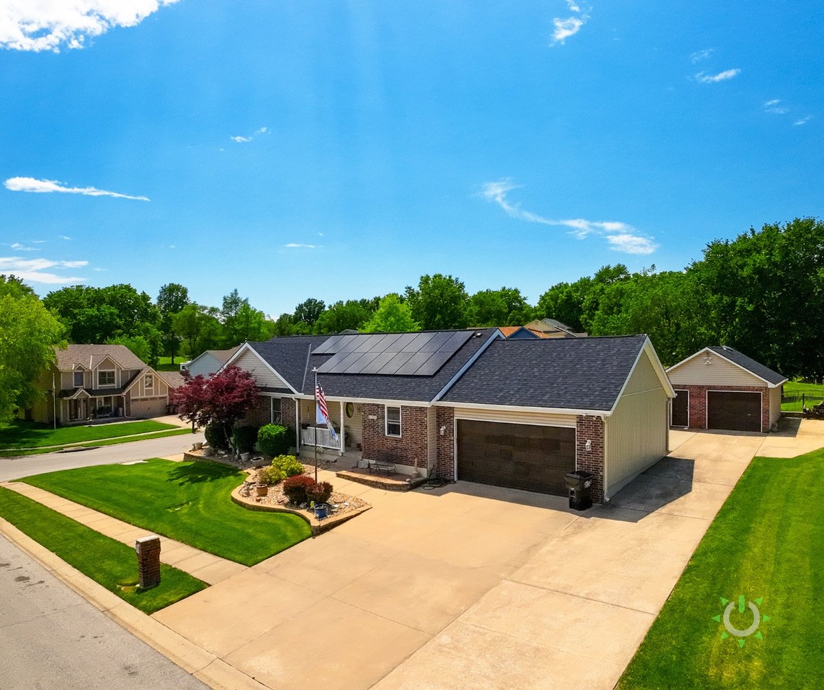 Home with Shinnova-installed solar panels in Independence, MO