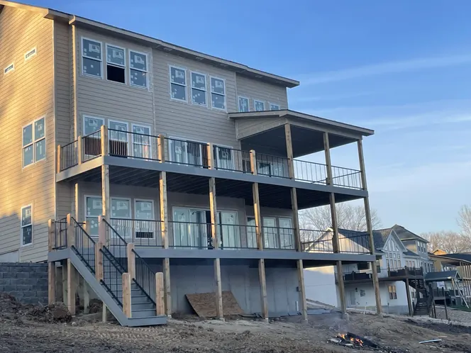 Custom deck project by Shinnova Home
