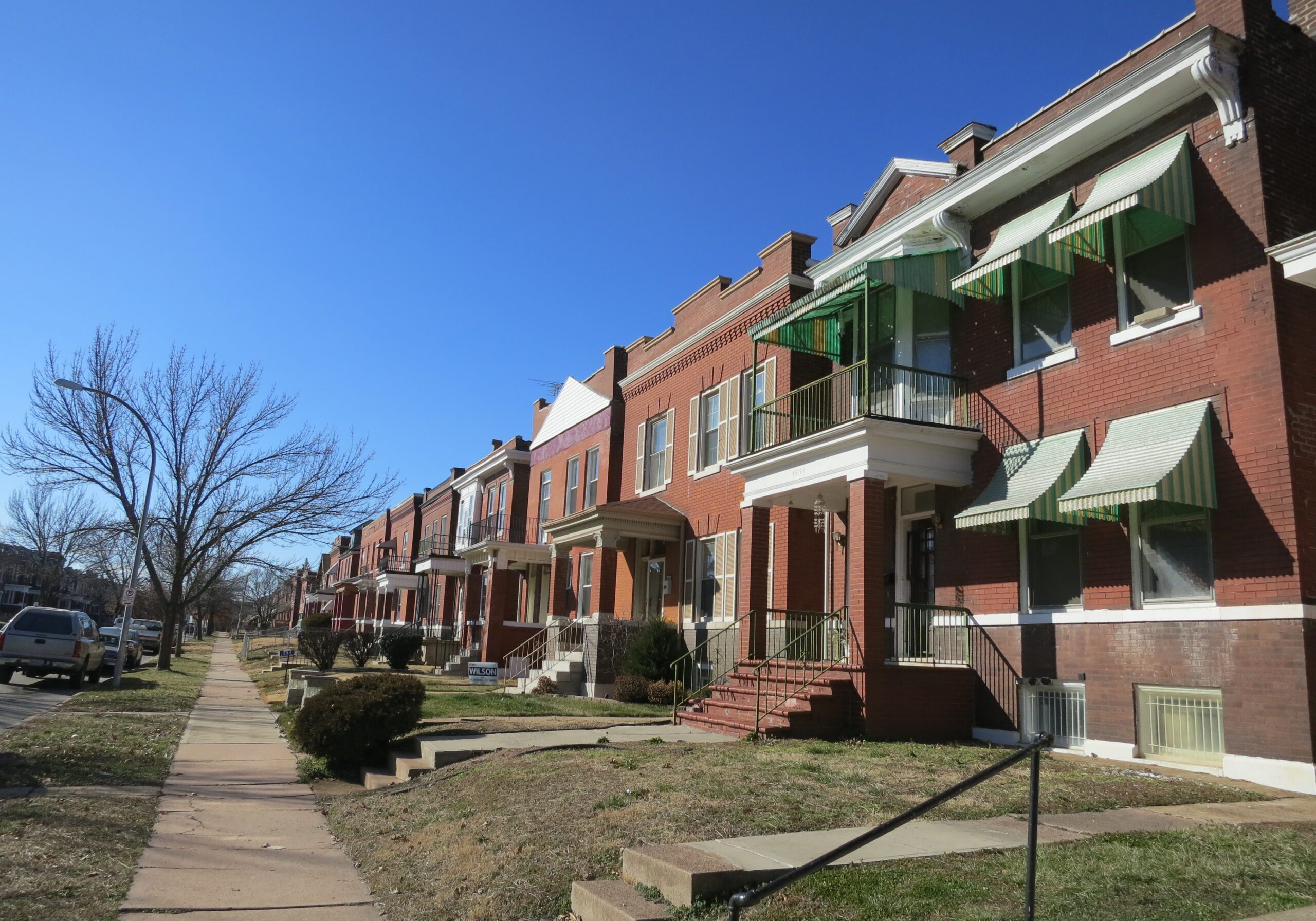 A row of brick homes in O'Fallon, MO